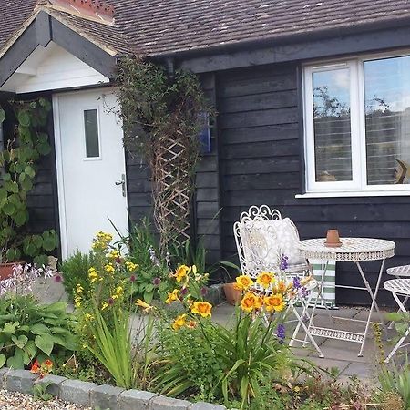 Stable Oak Cottages Maidstone Bagian luar foto