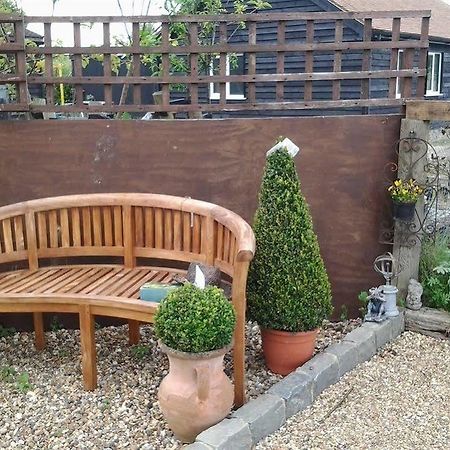 Stable Oak Cottages Maidstone Bagian luar foto