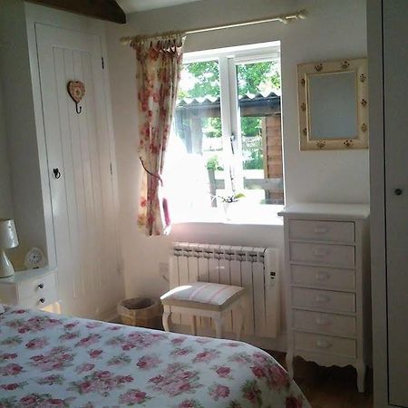 Stable Oak Cottages Maidstone Bagian luar foto