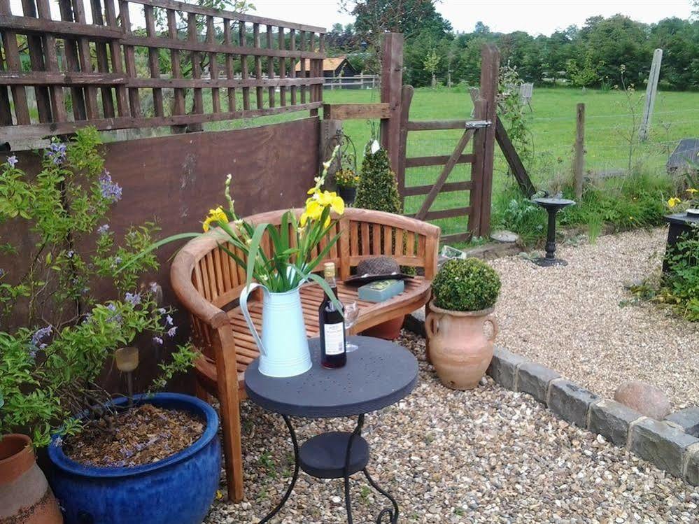 Stable Oak Cottages Maidstone Bagian luar foto